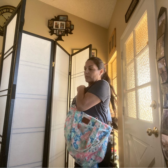 Multicolored with pastel flowers PINK duffle bag. - Picture 11 of 13